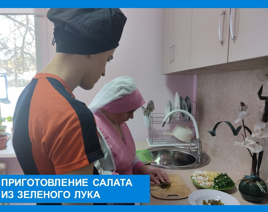 Салат с зелёным луком и яйцом